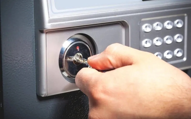 sử dụng chìa khóa cơ khẩn cấp 