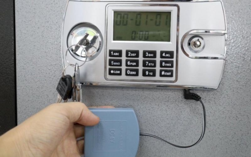 sử dụng hộp tiếp pin dự phòng